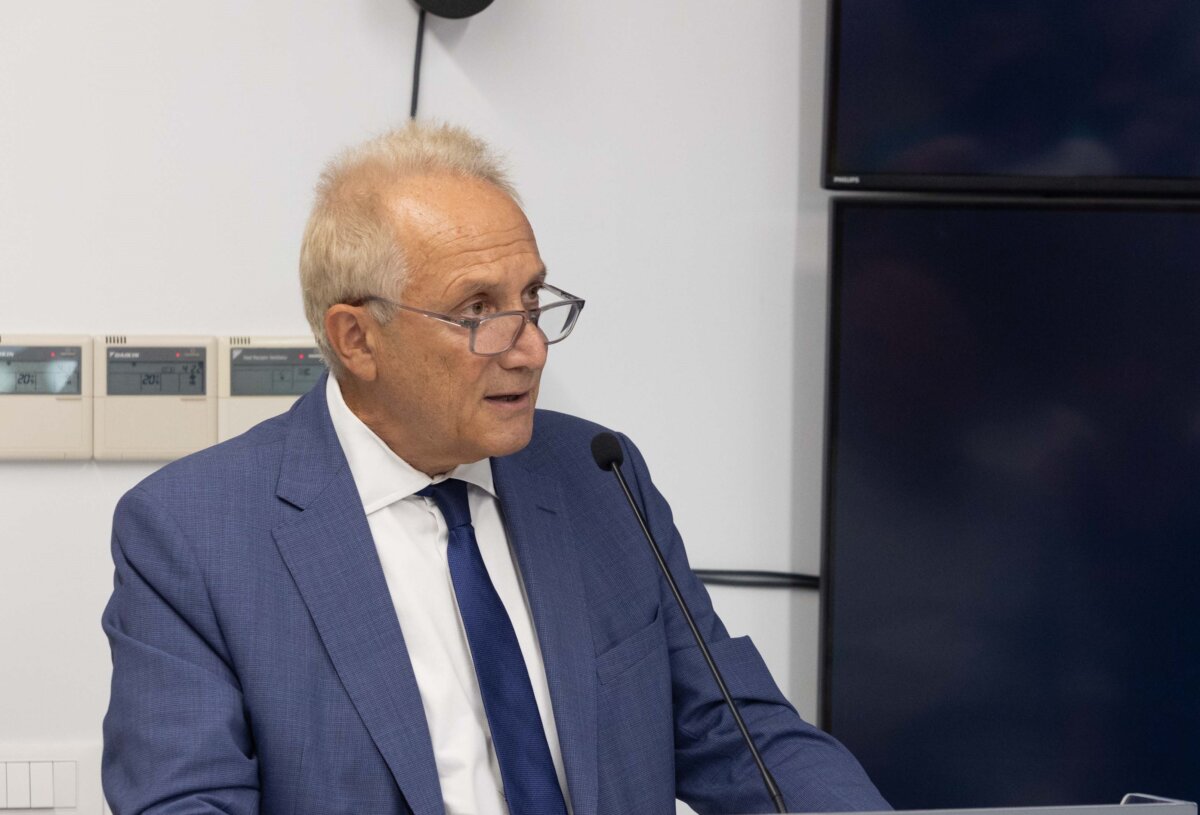 Ναυτεμπορική: Κόμβος υπηρεσιών το φαρμακείο